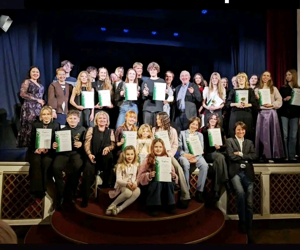 “Rising Stars” 2026